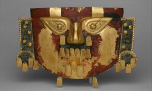 Таинственный ритуал. На 1000-летней маске из Перу нашли краску со следами человеческой крови