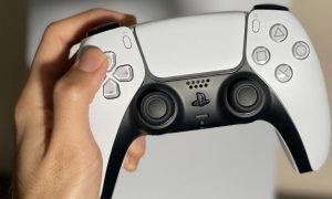 В Японии продавцы специально портят упаковки PlayStation 5