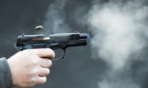 В Киеве мужчина устроил стрельбу на улице, его задержали