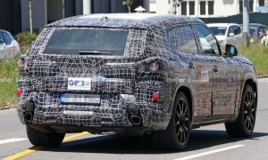 Фото: BMW назначил дату презентации самого мощного кроссовера в своей истории