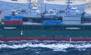 Фото: в Україну прибули два патрульні катери типу Island