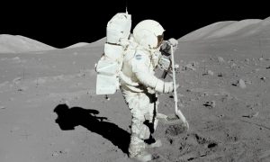 Возвращение людей на Луну откладывается: не хватает денег