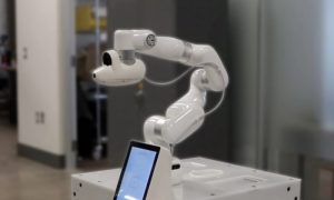 В Канаде создали робота, который может вакцинировать без иглы