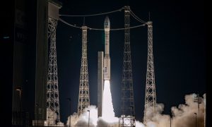 Ракета Vega запустила три французских военных спутника