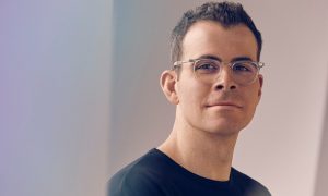 Пользователь Instagram заблокировал страницу руководителя соцсети с помощью фейкового некролога