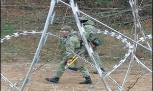 Фото: білоруські прикордонники підігрівають міграційну кризу в Польщі