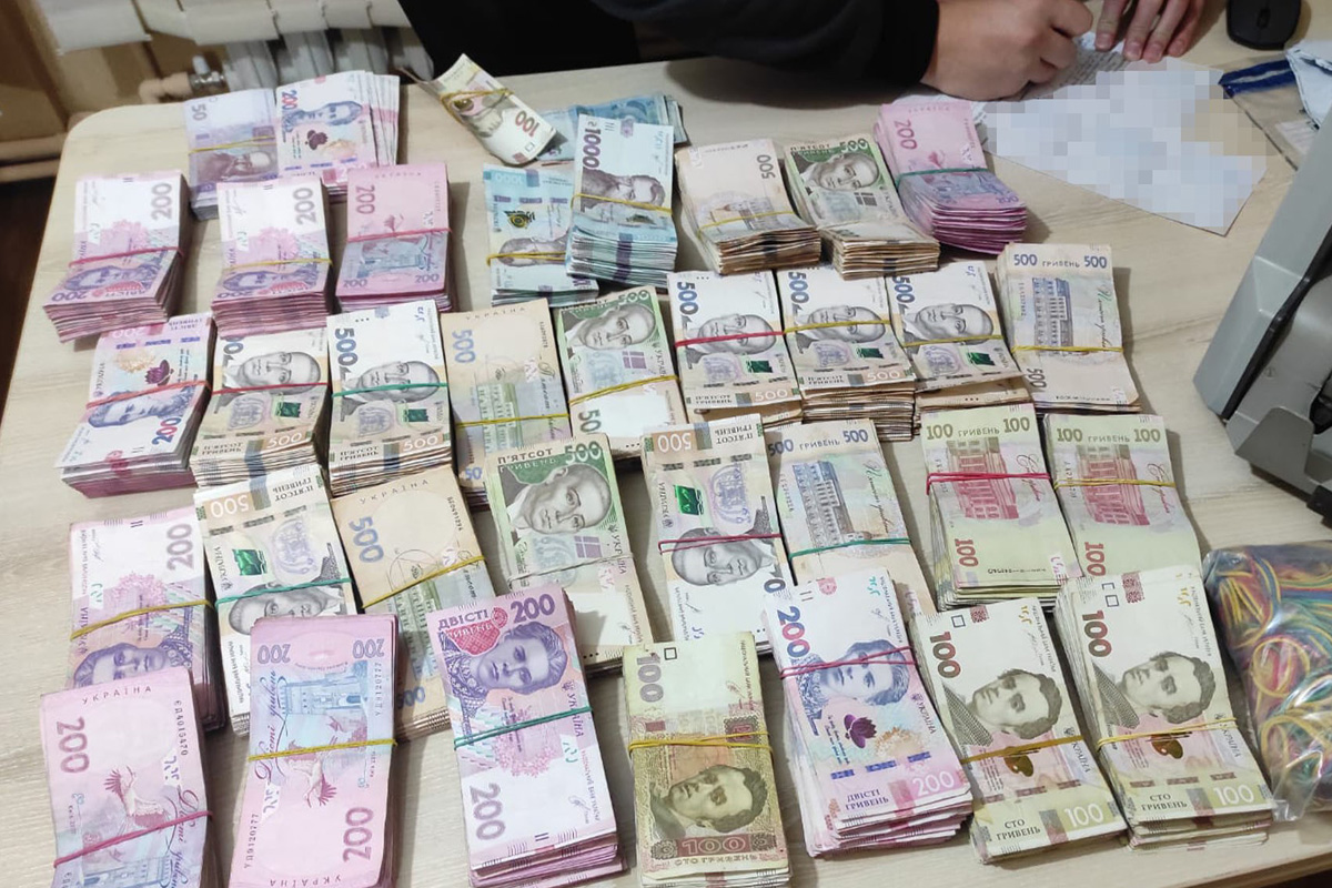 Фото: экс-налоговики отмыли полмиллиарда гривен через конвертцентр