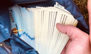 Фото: шахраї виманили десятки тисяч доларів через фейковий обмін валют