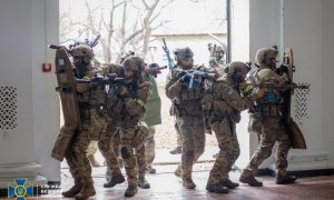 Фото, видео: спецназ СБУ потренировался штурмовать террористов и освобождать заложников