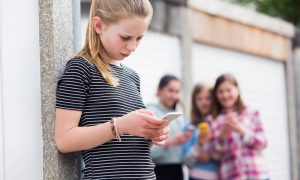 В Австралии собираются выявлять личности троллей в интернете