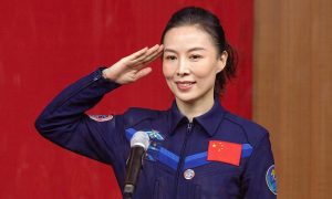 Китайская женщина-астронавт впервые вышла в открытый космос