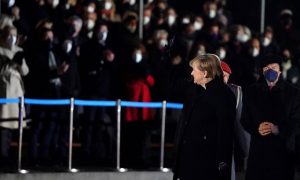 Фото, відео: у Німеччині урочисто проводили Меркель з посади канцлера