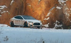 С Илоном Маском за рулем: Tesla Model S взорвали в Финляндии из-за дорогого сервиса