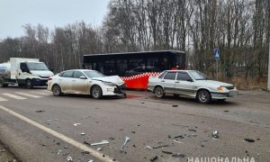 Фото: в Харькове во время ДТП пассажиров выбросило из окна