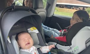 Родиться в Tesla: в электромобиле, ехавшем на автопилоте, впервые родился ребенок