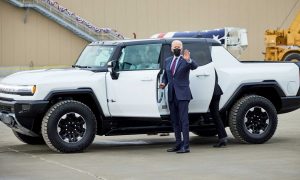 В США правительство откажется от автомобилей с бензиновыми и дизельными двигателями