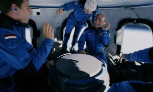 Управление авиации США официально признало Безоса, Брэнсона и космических туристов астронавтами