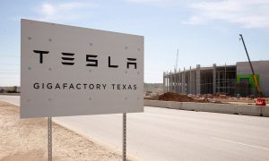 19-летний хакер потребовал от Илона Маска миллион долларов и Tesla в подарок