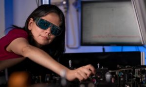 Ученые разработали инфракрасные очки, которые будут помогать слепым