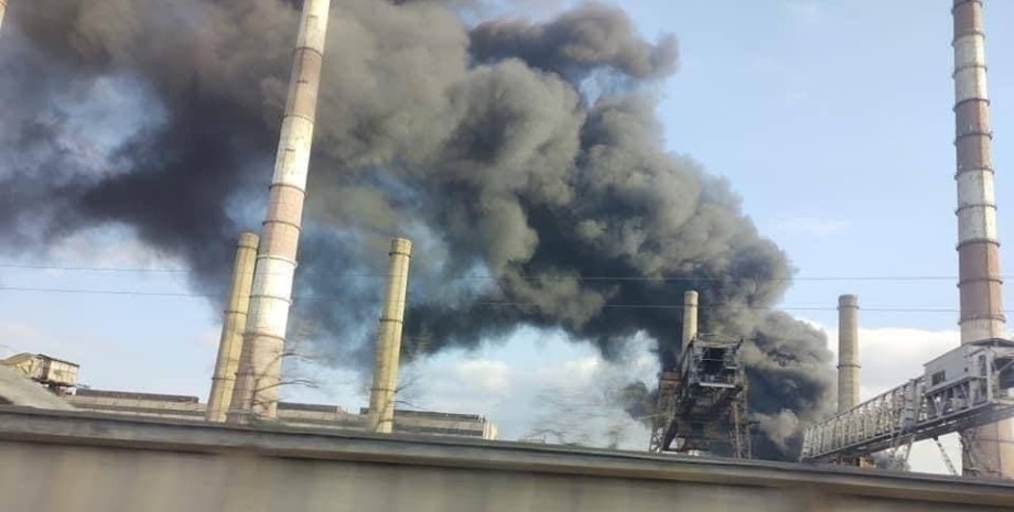 Окупанти продовжують обстрілювати Щастя: на ТЕС горить вже три трансформатори