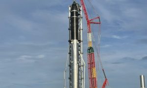 SpaceX собрала самую большую ракету в истории с помощью Мехазиллы – видео
