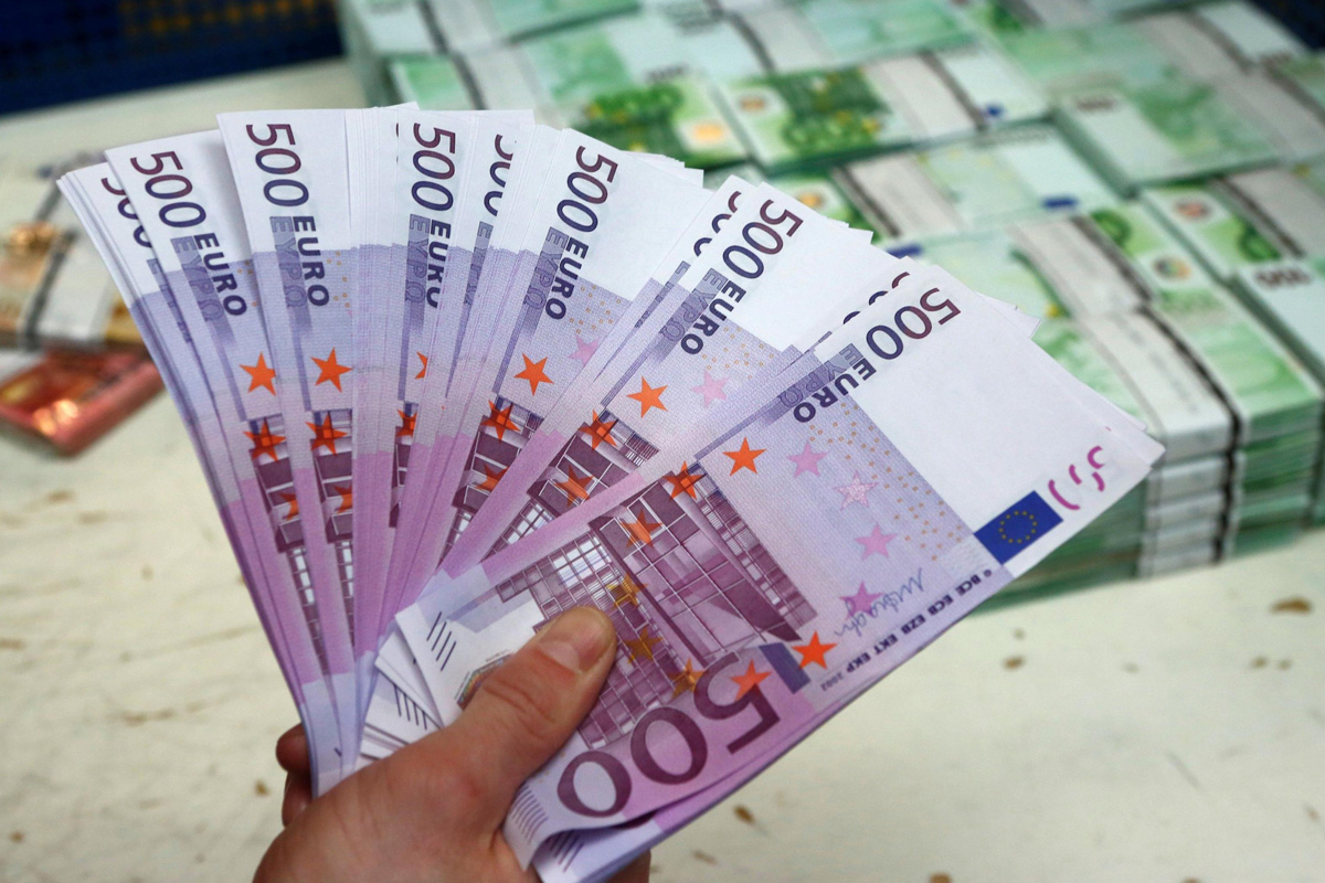 Еврокомиссия официально объявила о выделении Украине 1,2 млрд евро
