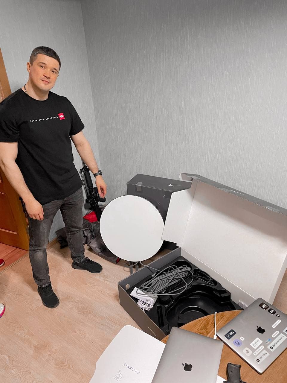 Обладнання для супутникового Інтернету StarLink уже в Україні