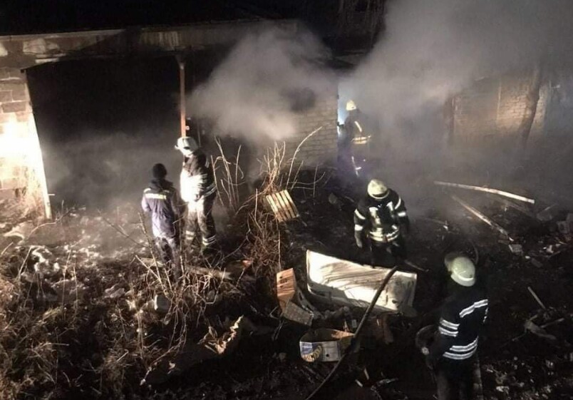 ФОТО: на Луганщині ворожі війська обстріляли житлові будинки фосфорними бомбами