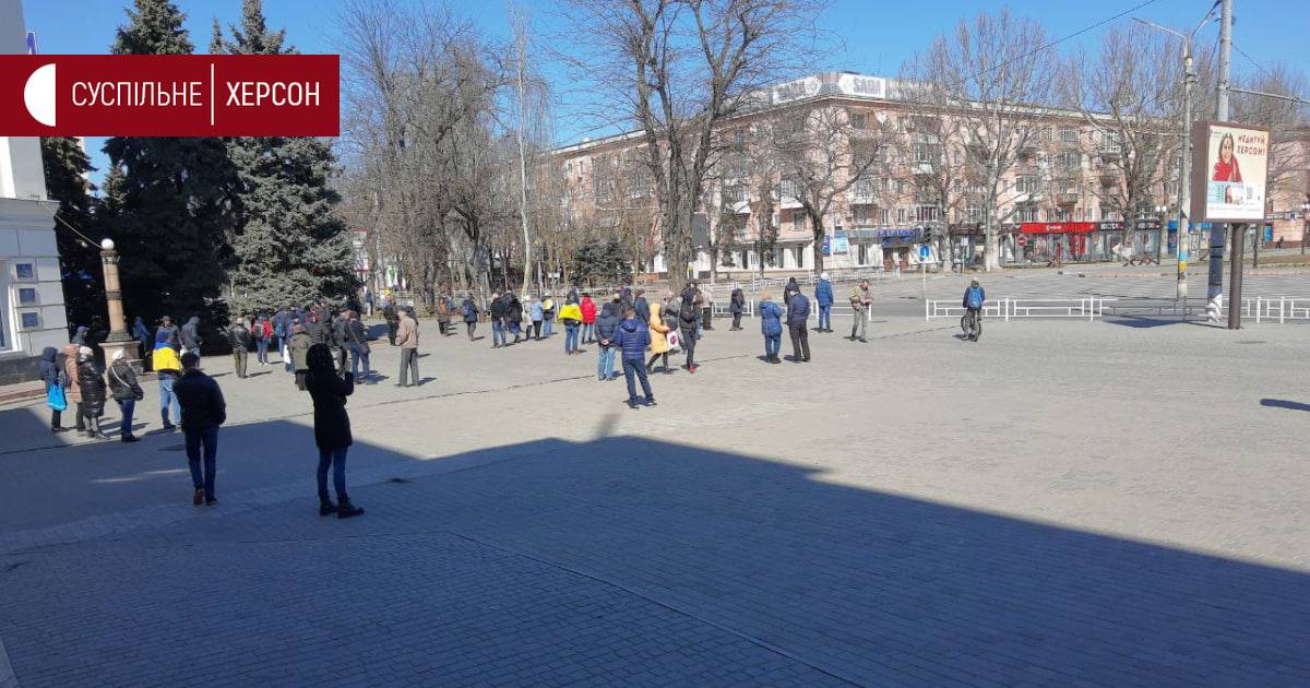 Фото, відео: у Херсоні агресори розігнали проукраїнський мітинг, є поранені