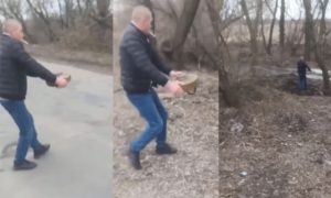 Окупанти розстрілюють автомобілі з цивільними людьми