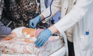 Фото: відомий британський футболіст показав у Instagram роботу медиків Харкова