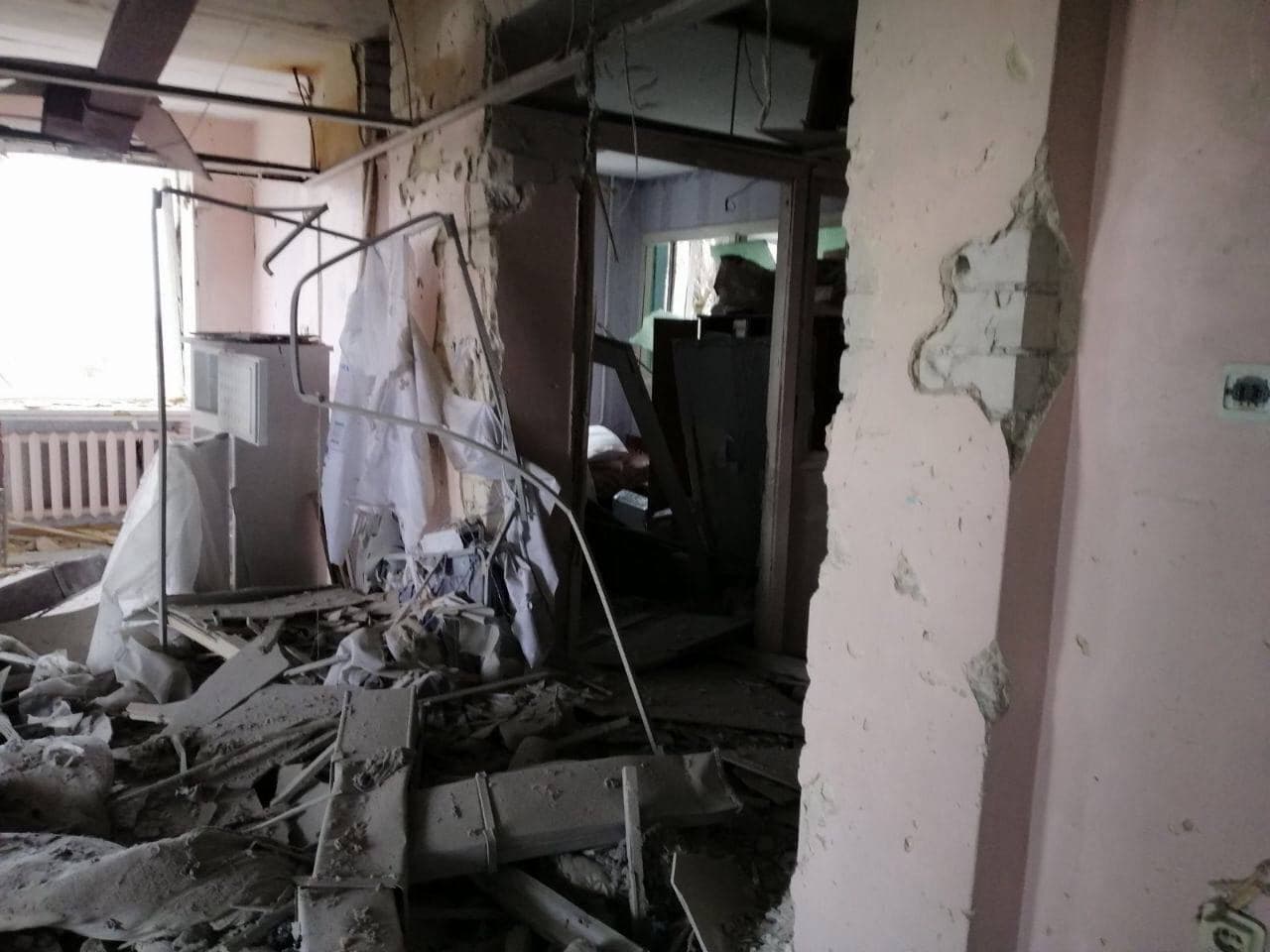 Фото: терористи знищили лікарню в Запорізькій області, є загиблі