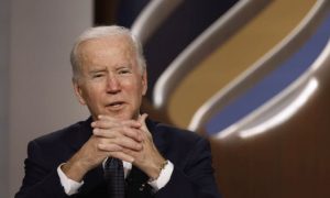 Байден подписал закон о 52 миллиардах долларов субсидий на производство чипов в США