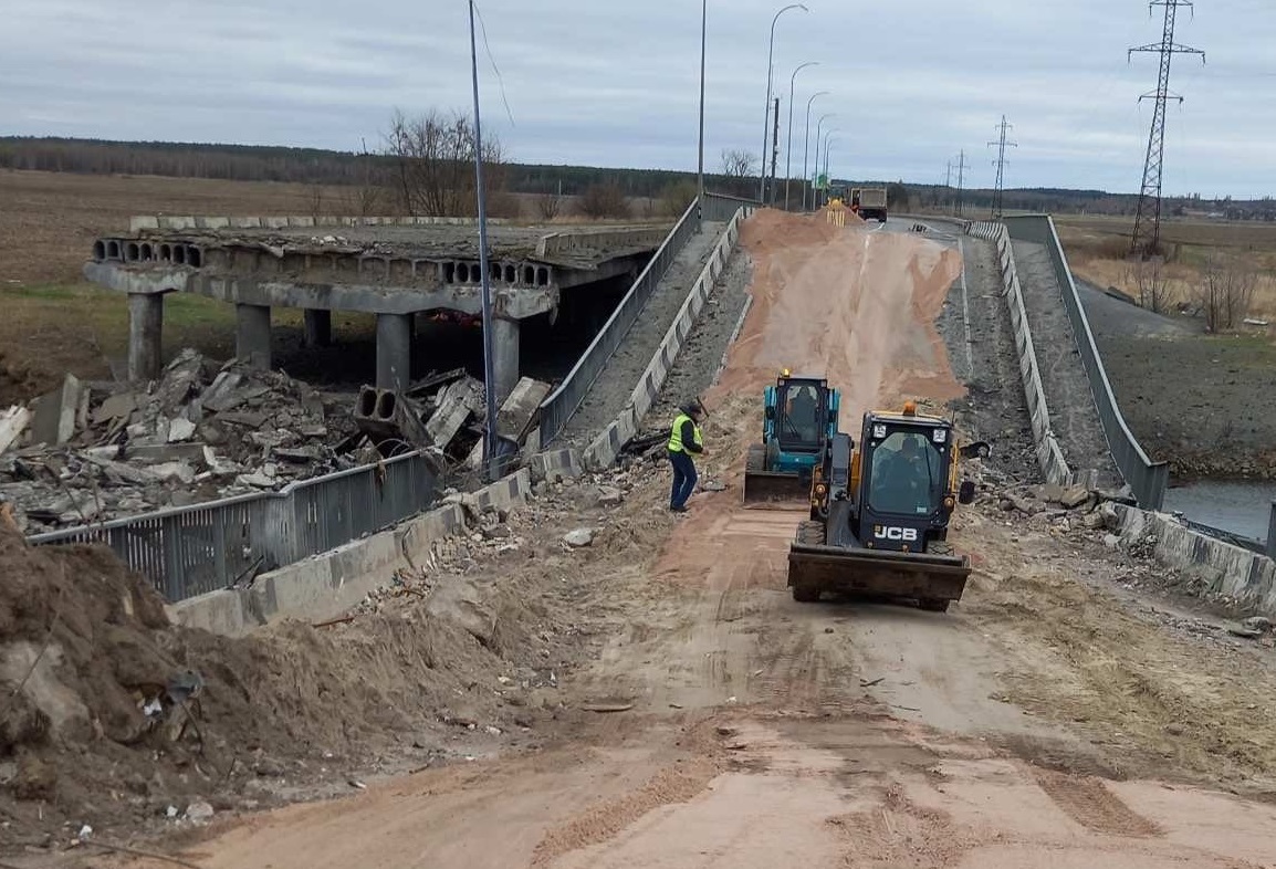 На дорозі Київ-Чернігів зводять ще один тимчасовий проїзд