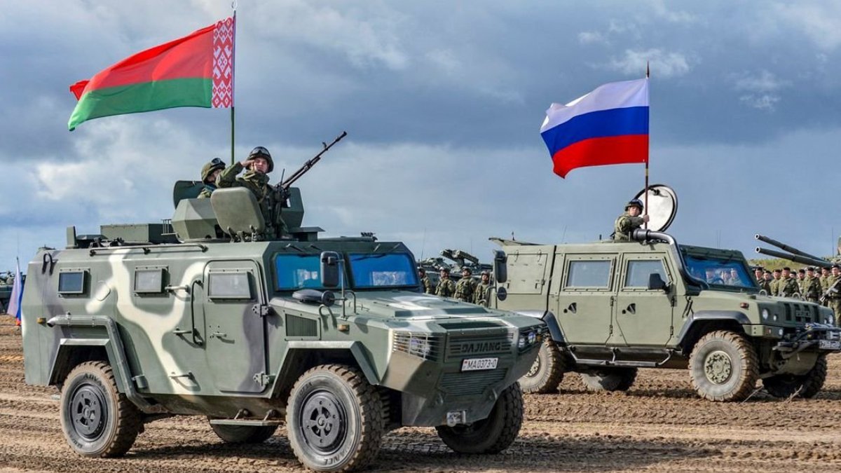 В Білорусі знову помітили активний рух військової техніки РФ