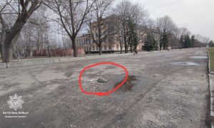 Фото: російські окупанти замінували центр Лисичанська