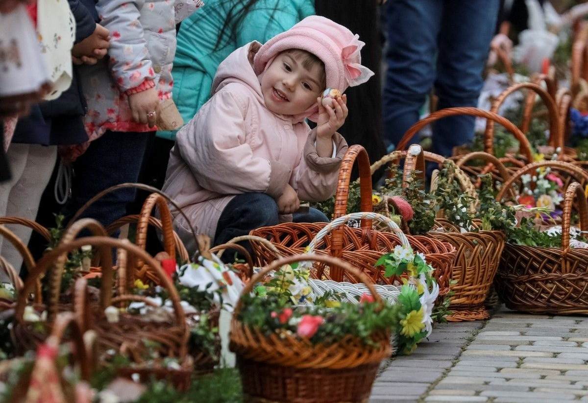 Комендантську годину на великодню ніч скасували ще у двох областях