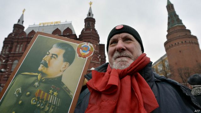 Окупанти звезли до Херсона акторів на святкування 9 травня