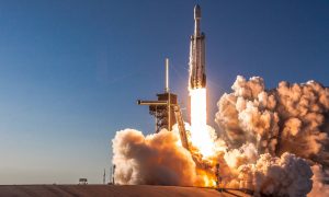 Улетают и садятся. SpaceX поставила новый рекорд запусков Falcon 9