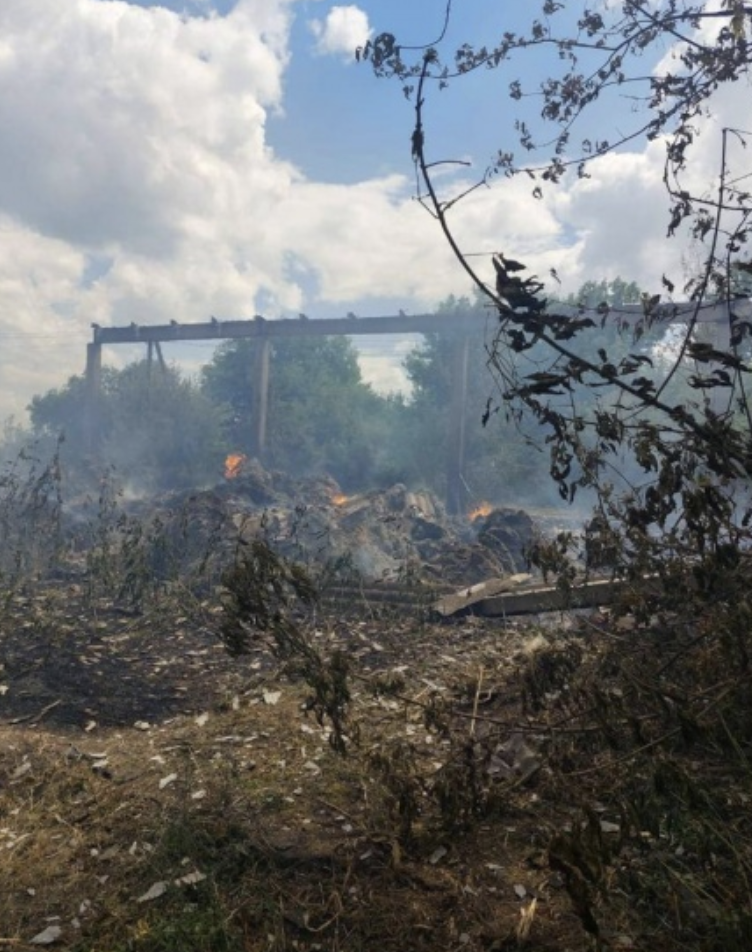 Фото: ворожі війська знищили сховище із зерном на Чернігівщині