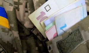 В месяц 40 млрд: поднимут ли зарплаты военным