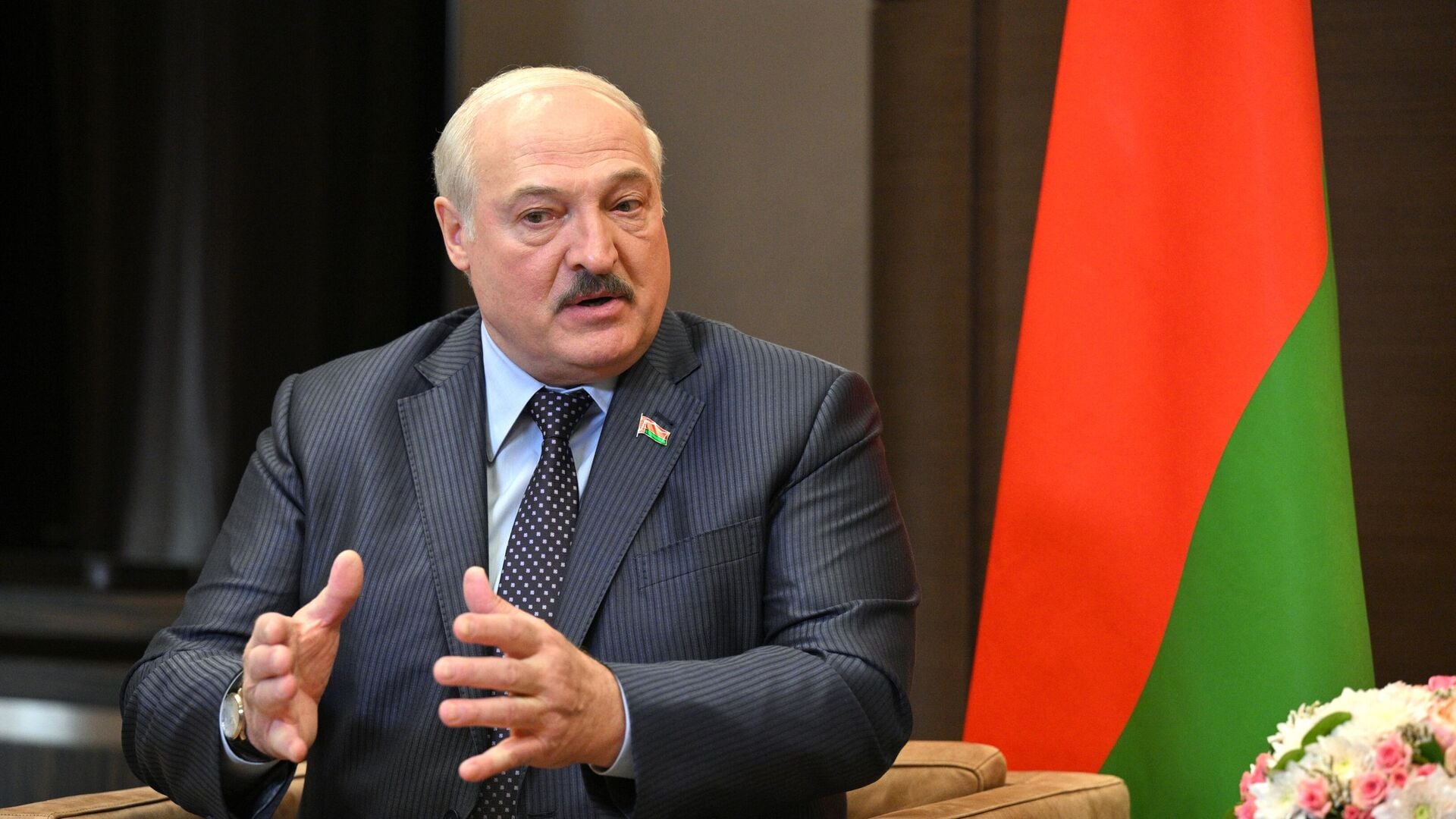 Відео: мешканки Чернігівської області поставили на місце фаната лукашенка