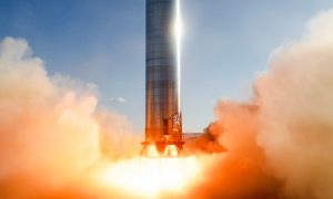 Китайский ракетный ускоритель начал неконтролируемое падение на Землю после своей миссии