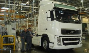 Известная автомобильная компания сократит персонал в россии