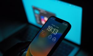 Apple предложила хакерам рекордное вознаграждение за взлом iPhone