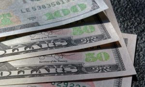 Долар подорожчав після зниження протягом трьох днів