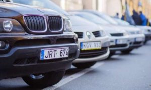 Видео: задержана группировка, которая зарабатывала на незаконной растаможке авто