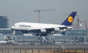 Хаос в аэропортах: Lufthansa готовит новую волну сокращения авиарейсов