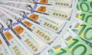 У НБУ відзвітували, яку кількість готівкової валюти ввезли за місяць в Україну