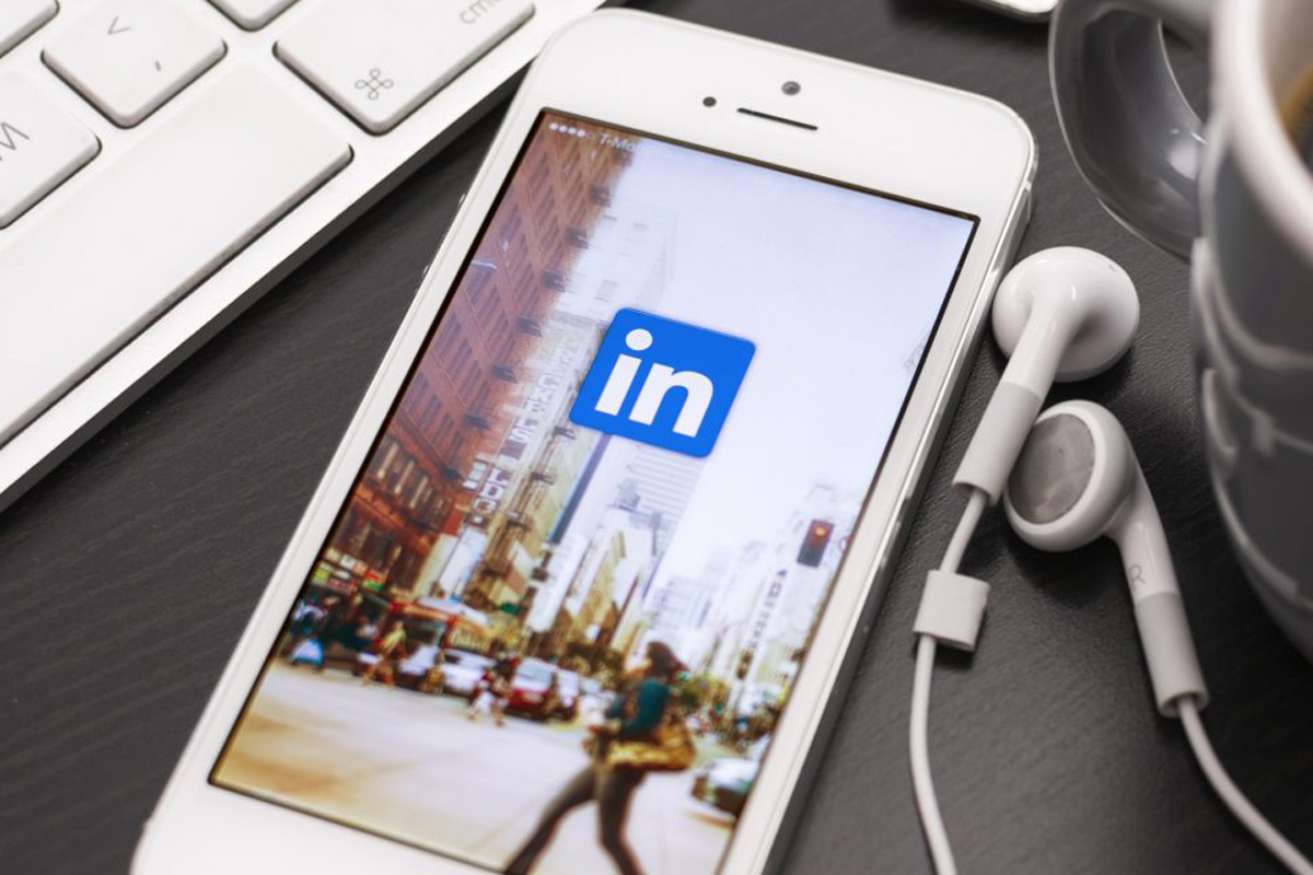 Соцсеть LinkedIn «заговорила» на украинском